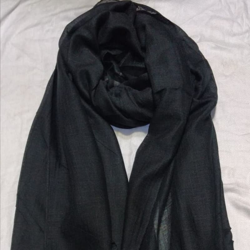 Plain black taesel stoler